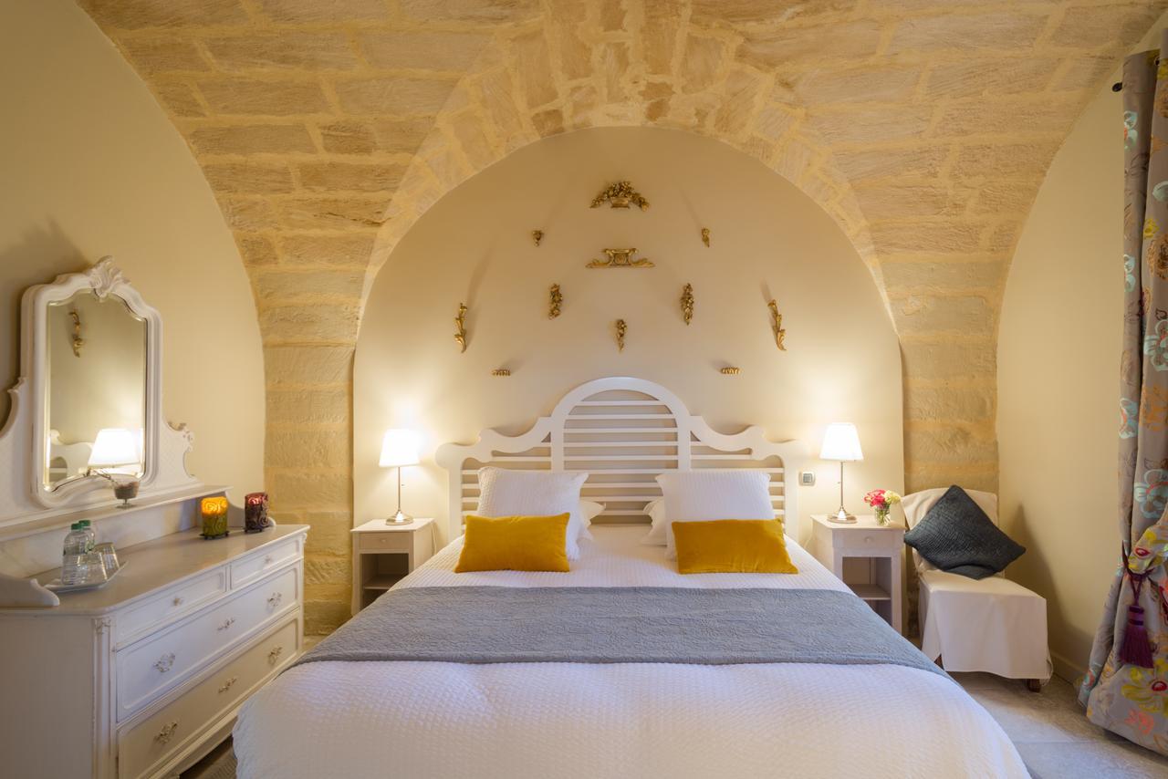 Domaine De Fos Bed and Breakfast Montaren-et-Saint-Médiers Εξωτερικό φωτογραφία