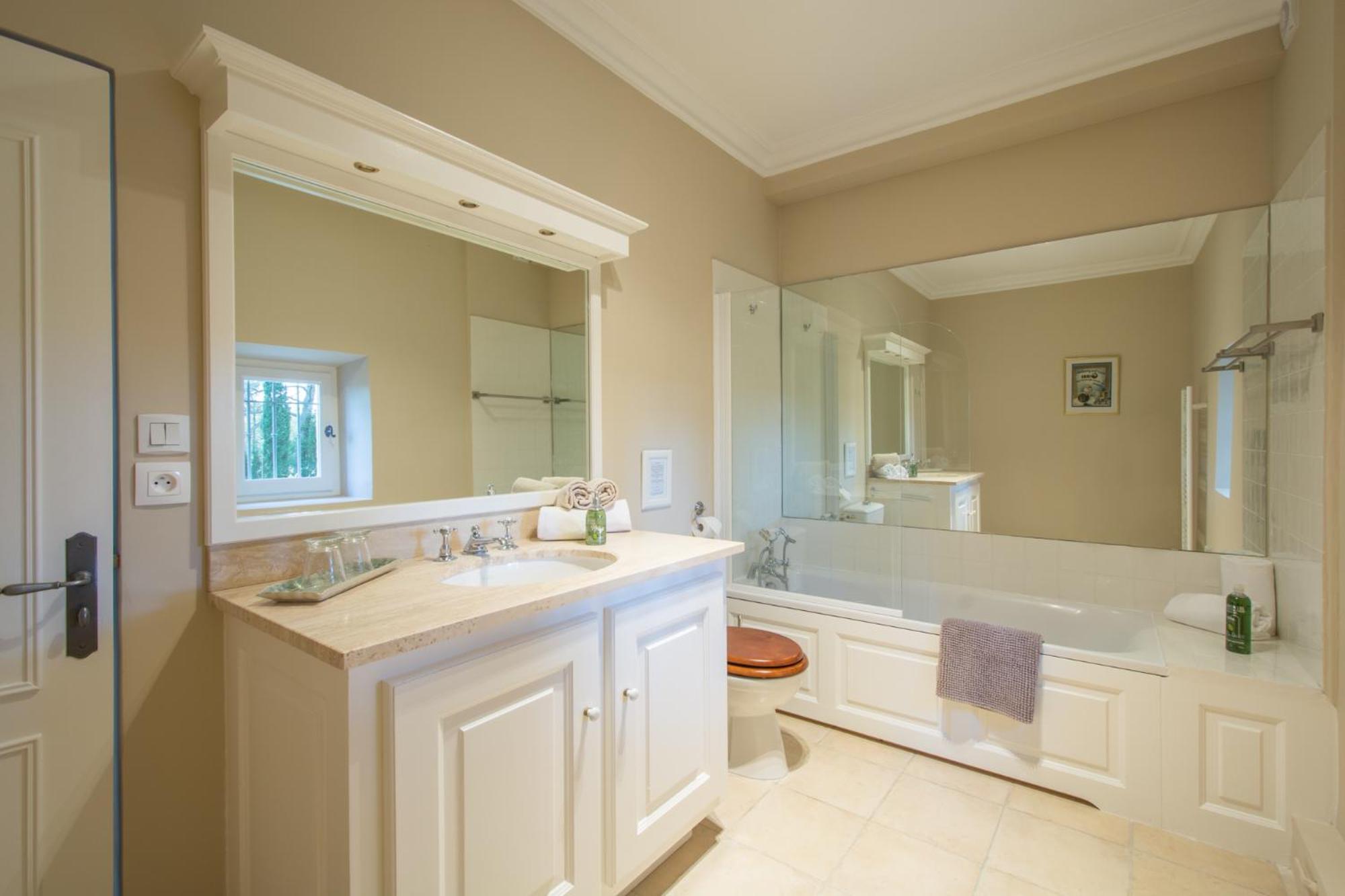Domaine De Fos Bed and Breakfast Montaren-et-Saint-Médiers Εξωτερικό φωτογραφία
