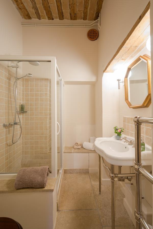 Domaine De Fos Bed and Breakfast Montaren-et-Saint-Médiers Εξωτερικό φωτογραφία