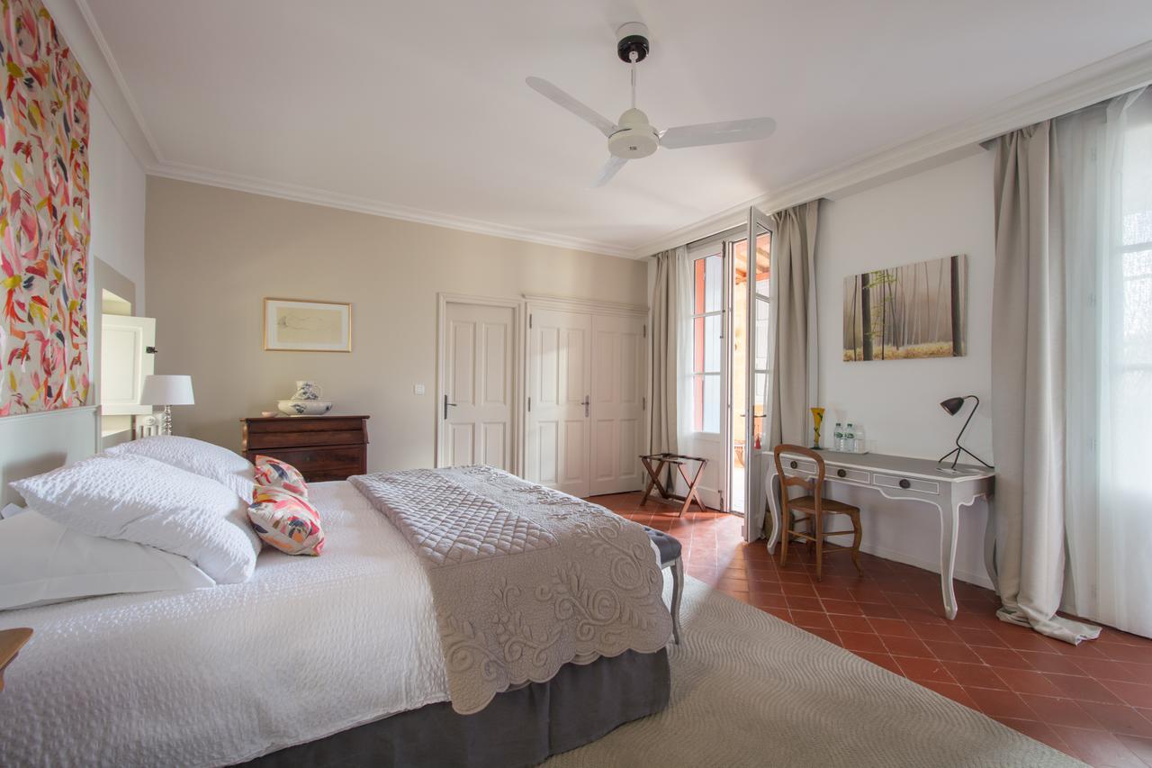 Domaine De Fos Bed and Breakfast Montaren-et-Saint-Médiers Εξωτερικό φωτογραφία